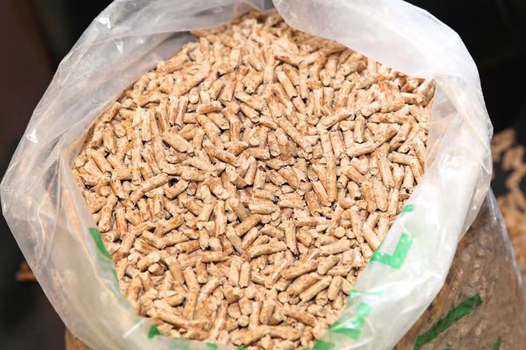 pellets stockage dehors.jpg