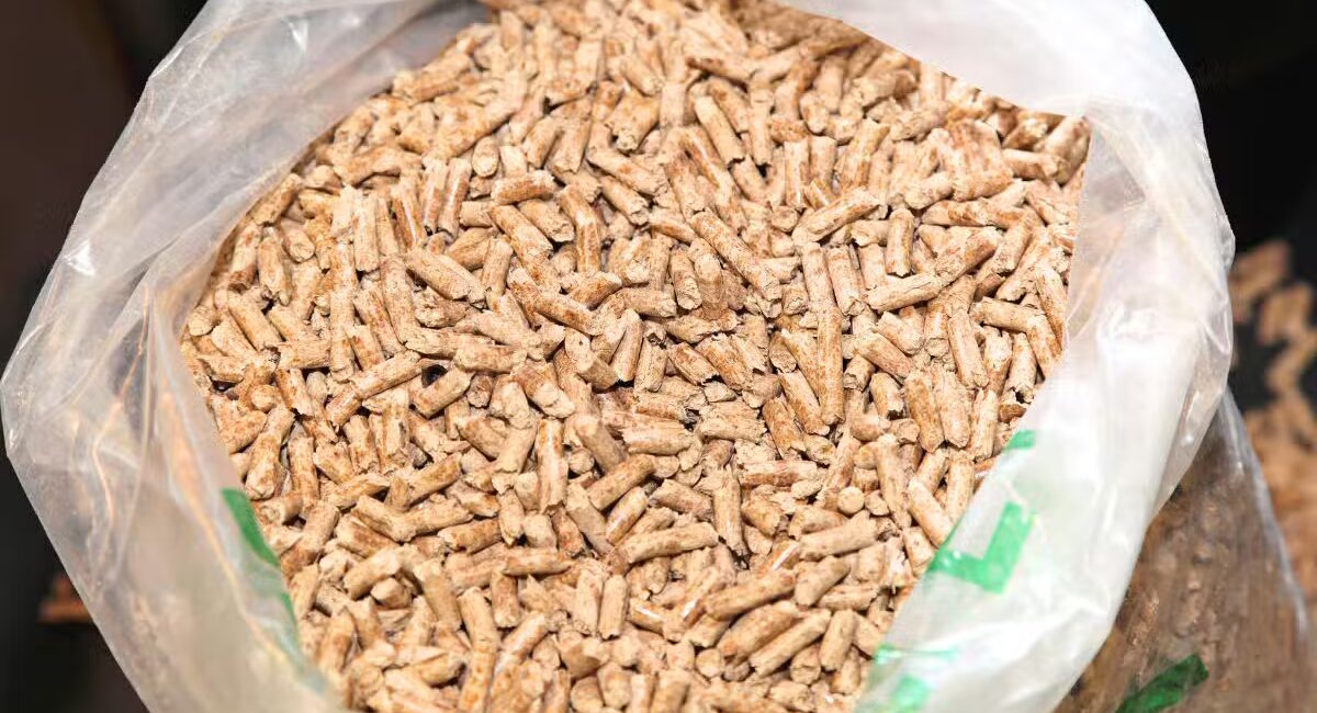 pellets stockage dehors.jpg